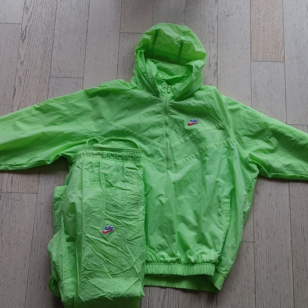 Nike windbreaker suit